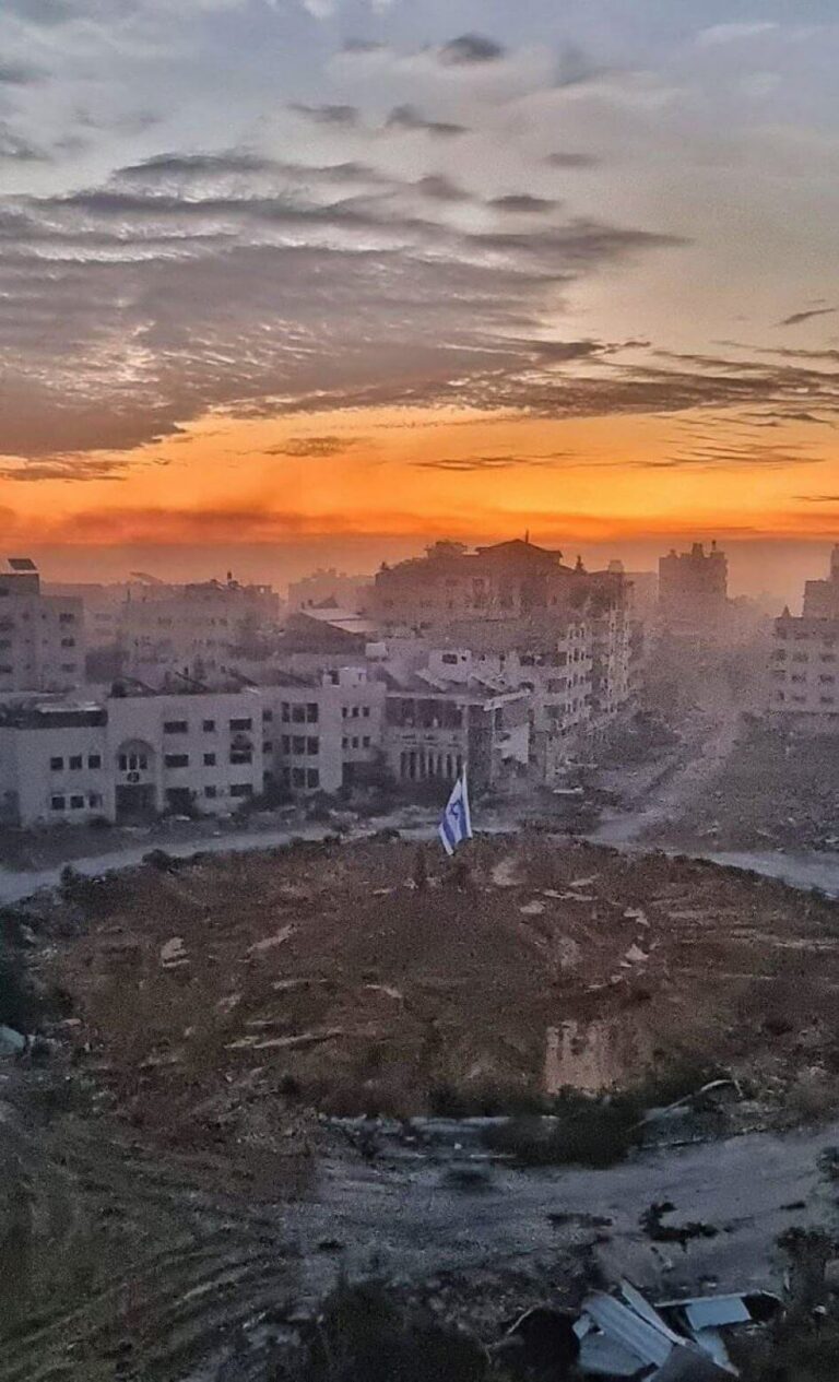 Les Israéliens adorent les photos de soldats triomphants à Gaza.  Tous les autres?  Pas tellement