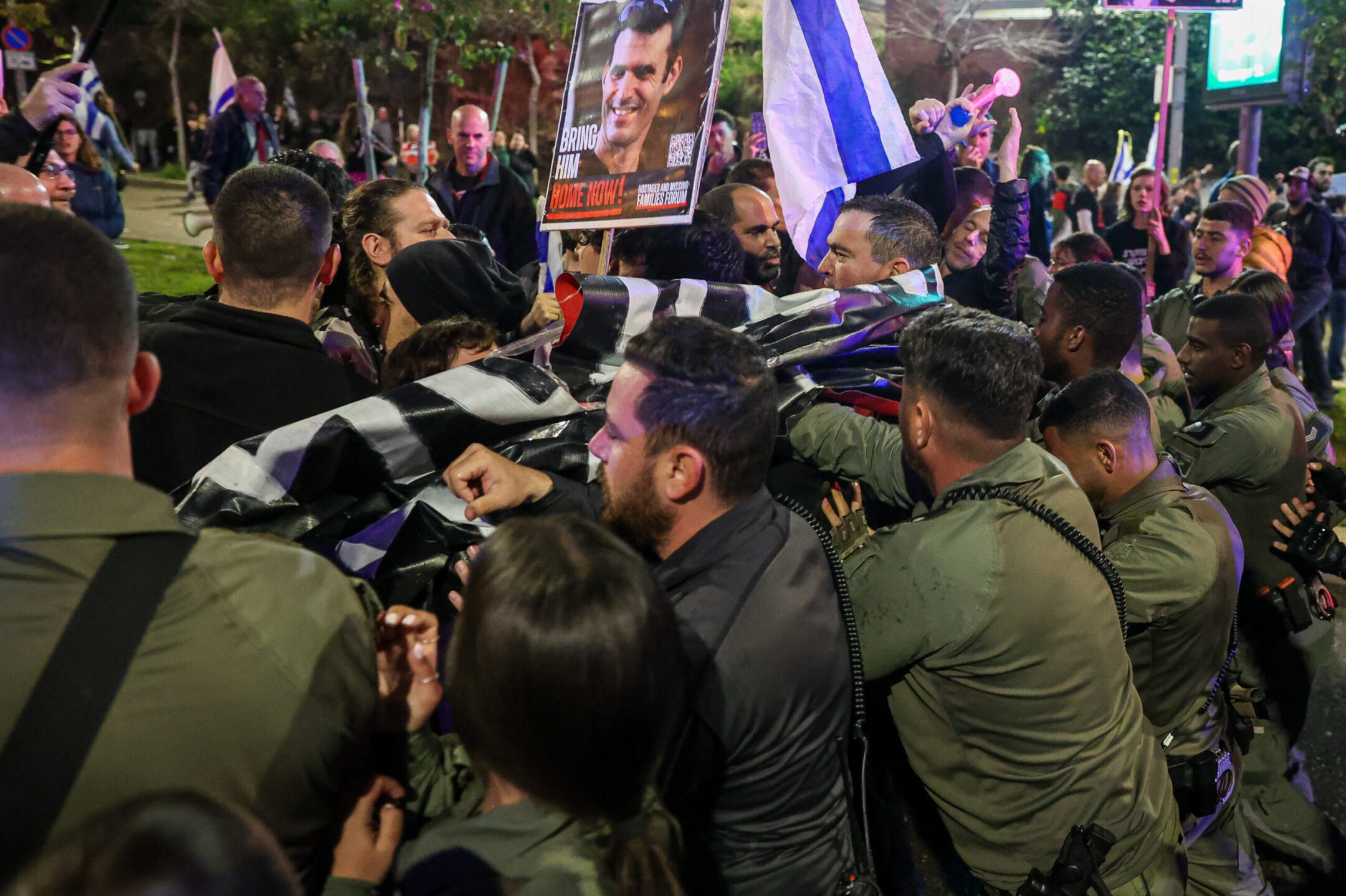 Les autorités israéliennes enquêtent après la répression policière contre des manifestants antigouvernementaux à Tel Aviv