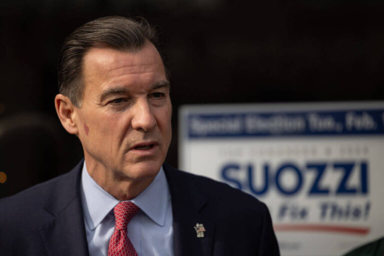 Tom Suozzi, fervent partisan d'Israël, revient au Congrès