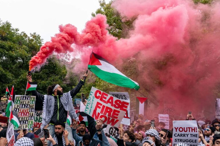 Un Palestinien américain poignardé alors qu'il manifestait : « M.  Joe Biden, je t'en veux'