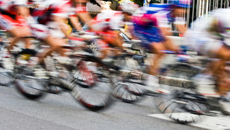 Une cycliste canadienne pionnière exclue de l'événement de la Journée internationale de la femme à Ottawa en raison de son service passé dans Tsahal
