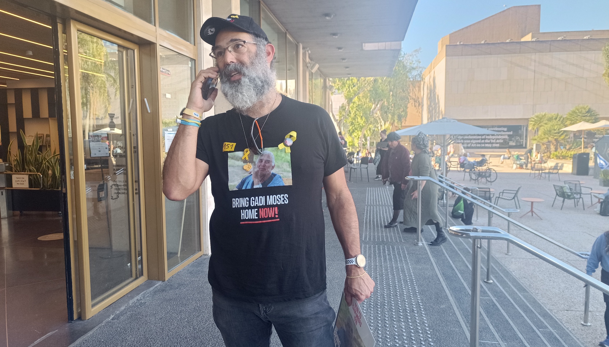 Les parents de Yair Moses ont été kidnappés le 7 octobre. Sa mère a été libérée mais son père est toujours en captivité.  (Eliyahu Freedman)