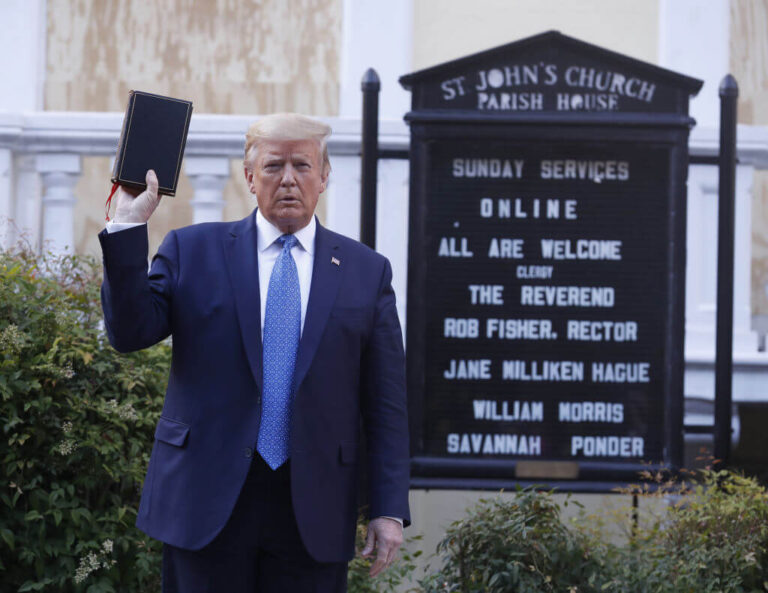 J'ai traduit la Bible hébraïque complète.  La « Bible américaine » de Trump trahit son plus grand atout