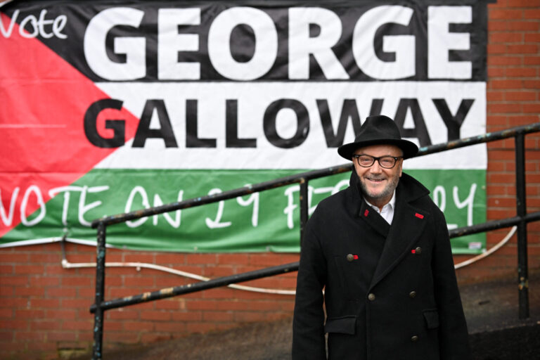 La figure anti-israélienne George Galloway a prêté serment au Parlement alors que la guerre entre Israël et le Hamas ébranle la politique britannique
