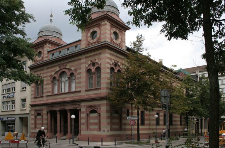 La police suisse enquête après qu'un juif ait été poignardé à Zurich pour un possible crime de haine