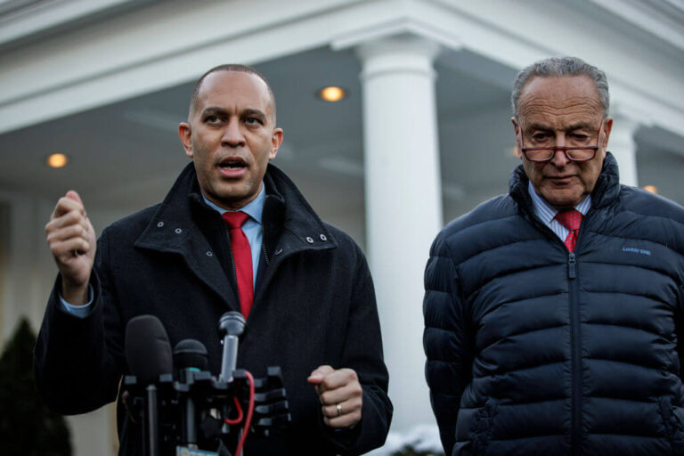 Le leader démocrate à la Chambre des représentants choisit de ne pas faire écho à l'appel de Schumer à de nouvelles élections israéliennes