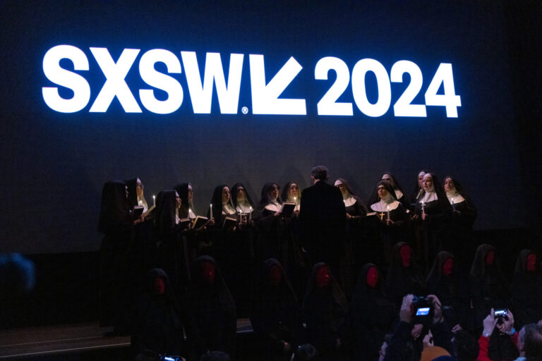 Plus de 80 groupes se retirent de South by Southwest pour protester contre les liens du festival avec l'armée israélienne