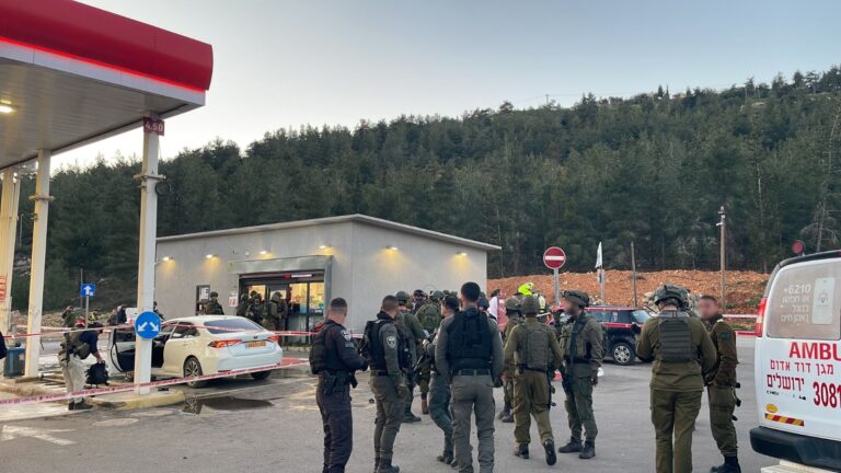 Un tireur palestinien tue 2 Israéliens lors d'une attaque contre une station-service en Cisjordanie