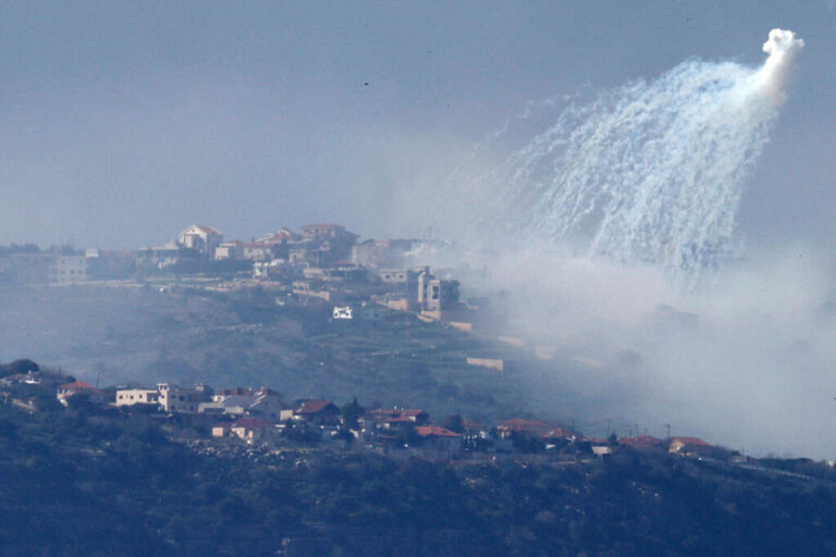 Une frappe de missile du Liban vers Israël tue 1 travailleur thaïlandais et en blesse 7 alors que les craintes d'une guerre plus large s'intensifient