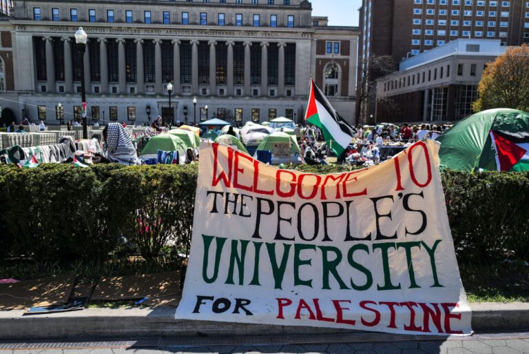 Edward Said a tenté d'effacer les Juifs.  Tout comme les manifestants pro-palestiniens de Colombie, citant son héritage