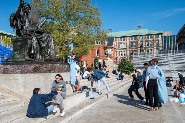 La COVID a gâché leurs diplômes d’études secondaires.  Les manifestations vont-elles perturber leurs rentrées universitaires ?