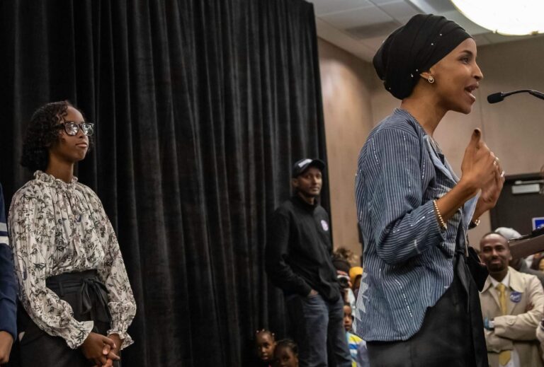 La députée Ilhan Omar « extrêmement fière » de sa fille suspendue de Barnard pour activité anti-israélienne