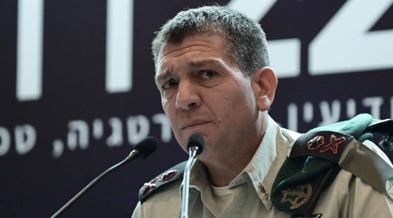 Le chef du renseignement militaire israélien démissionne, assumant la responsabilité des échecs du 7 octobre