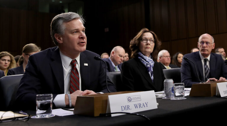 Les enquêtes du FBI sur les crimes haineux anti-juifs ont triplé après le 7 octobre, selon le directeur
