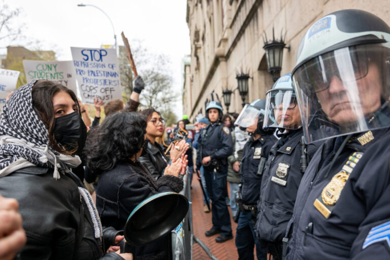 Plus de 100 personnes arrêtées lors d'une journée de troubles et de manifestations de masse à l'université de Columbia à propos de Gaza et d'Israël