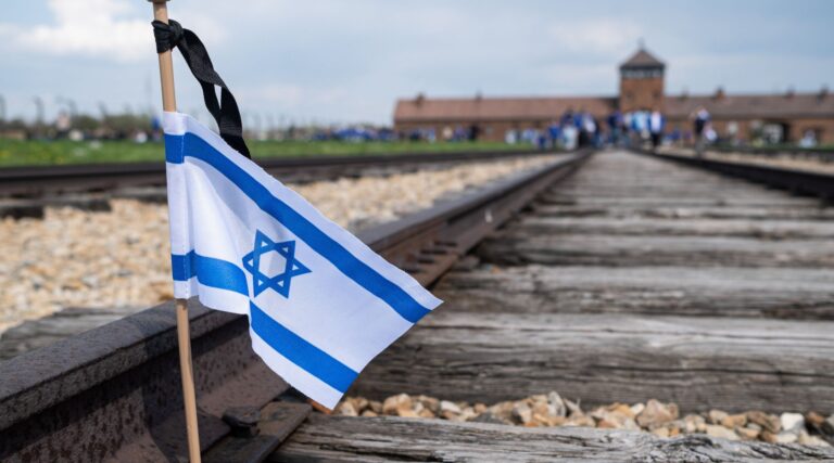 Comment les Juifs envisagent de marquer Yom HaShoah 7 mois après le jour le plus meurtrier pour les Juifs depuis l'Holocauste