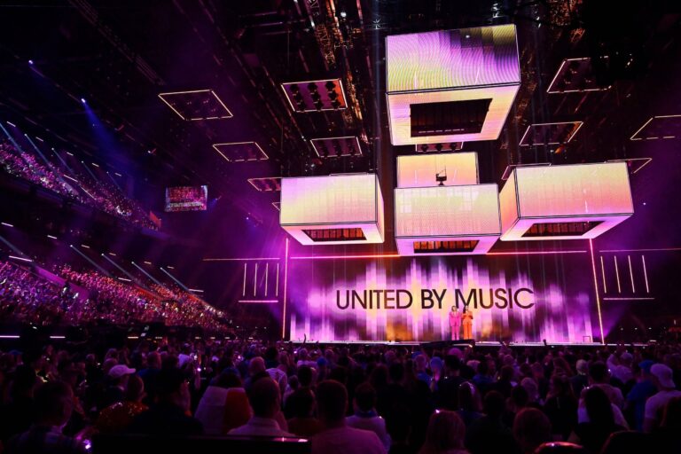 Les supporters israéliens ont été déconseillés d'assister à l'Eurovision.  Ils sont venus quand même – pour guérir à partir du 7 octobre