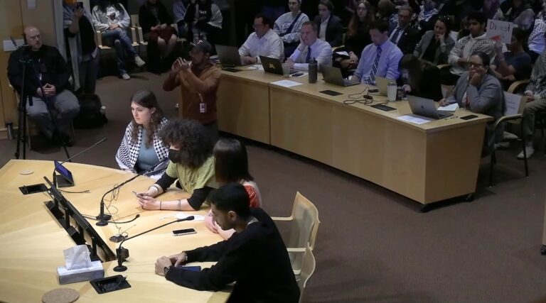 Après avoir conclu des accords avec les manifestants, les universités organisent des audiences sur le désinvestissement d'Israël