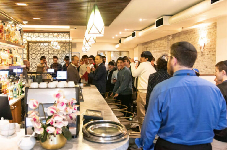 « Nous sommes forts » : élan de solidarité suite au vandalisme dans un restaurant casher de New York