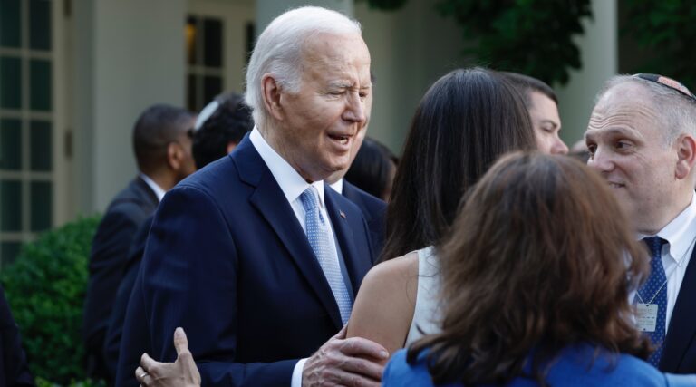 Biden : Israël obtiendra « tout ce dont il a besoin » pour combattre le Hamas ;  La guerre à Gaza n’est « pas un génocide »