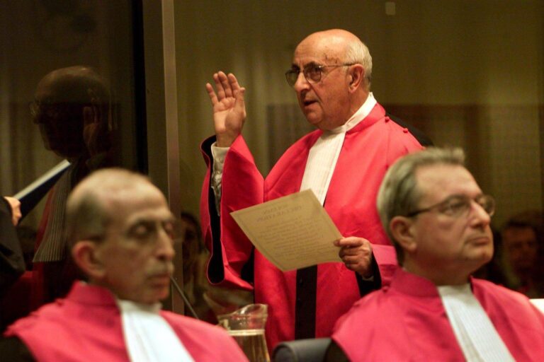 Ce survivant de l'Holocauste de 94 ans a recommandé des mandats d'arrêt contre les dirigeants israéliens et du Hamas