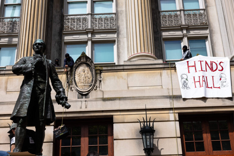 Le président de Columbia publie une vidéo sur la décision d'appeler la police sur le campus