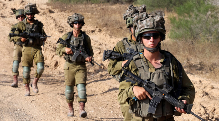 Dix soldats israéliens tués lors d'incidents distincts à Gaza, la journée la plus meurtrière pour l'armée depuis janvier