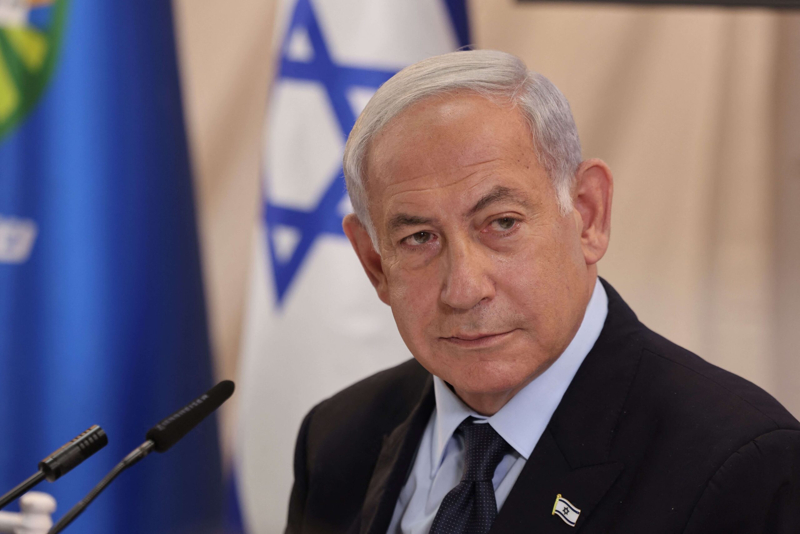 Ce que dit Netanyahu lorsqu’il parle français – et pourquoi cela frise l’obscénité