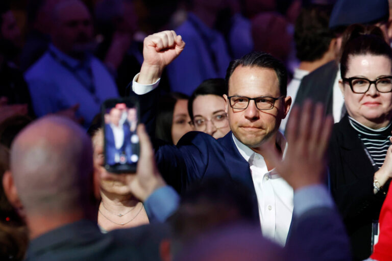Certains imaginent un « président Josh Shapiro ». Voici ce qu'il a déclaré à propos de Biden après le débat.