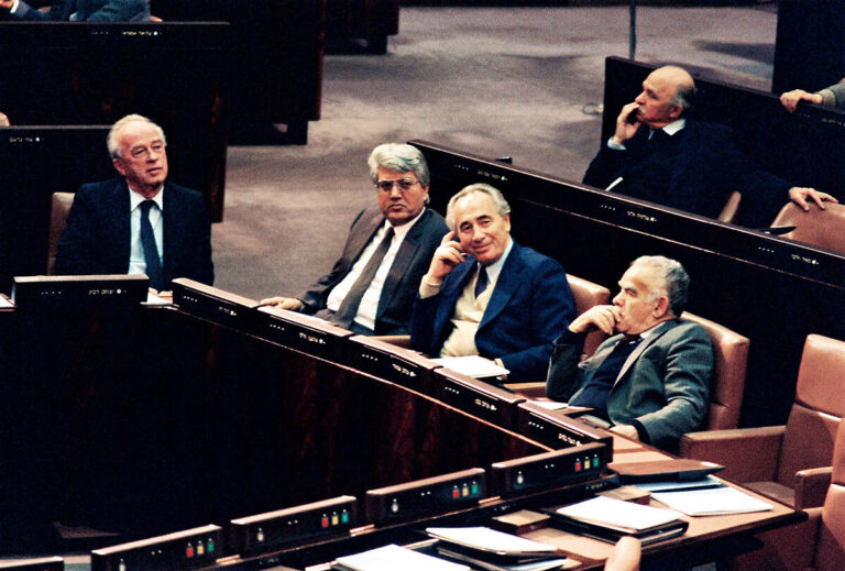 David Levy, porte-parole des Israéliens Mizrahi en tant qu'homme politique et ministre des Affaires étrangères, est décédé à 86 ans