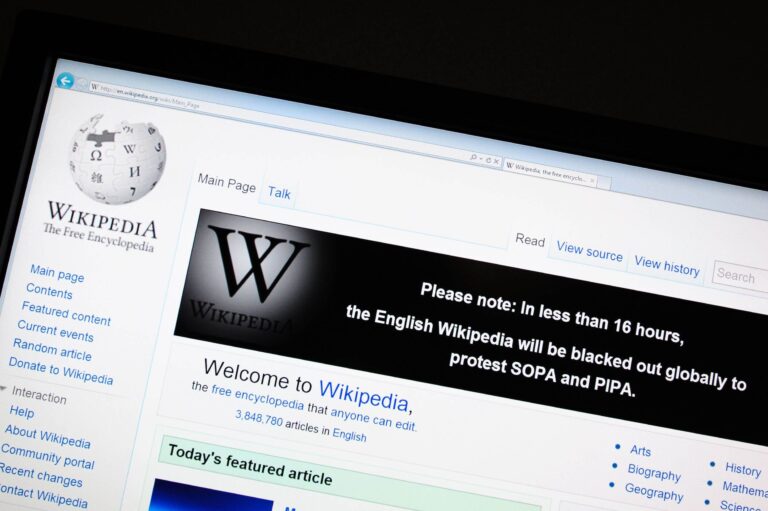 « Est-ce que quelqu'un remet en question la NAACP ? » : Le responsable de l'ADL pense que Wikipédia est partial.  A-t-il raison ?