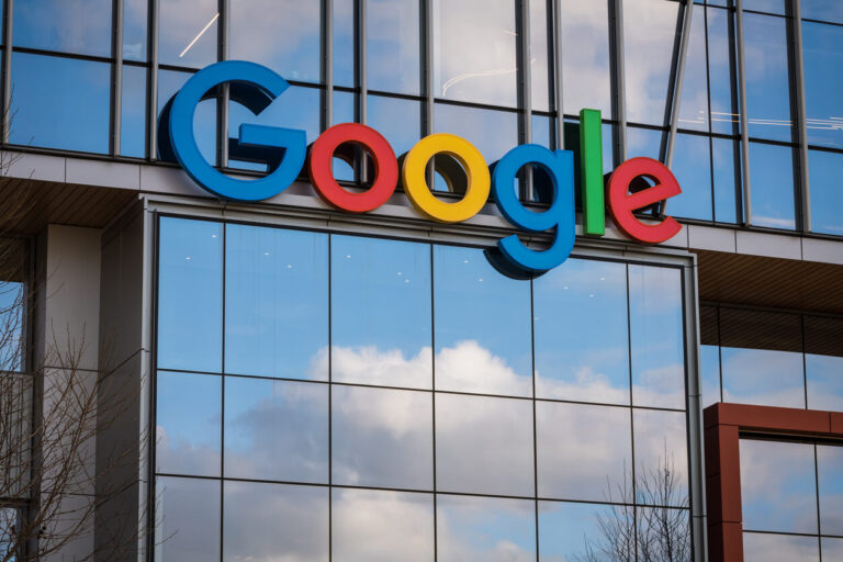 Google répond désormais aux requêtes de recherche avec l’IA.  Qu’est-ce que cela signifie pour l’histoire de l’Holocauste ?