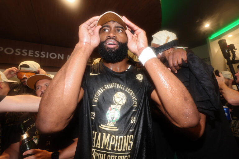 Joe Mazzulla veut emmener les Celtics en Israël.  Son MVP sera-t-il prêt à partir ?