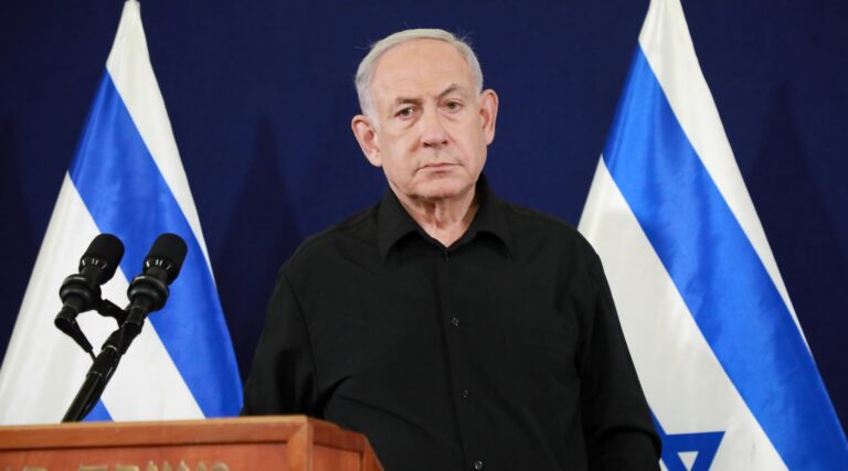 Netanyahu dissout le cabinet de guerre après le départ du parti centriste, ramenant Israël à son état d'avant octobre.  7 gouvernance
