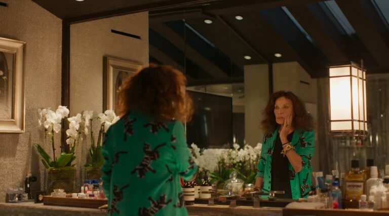 Un nouveau film sur l'icône de la mode Diane von Furstenberg explore l'héritage de l'expérience de l'Holocauste de sa mère