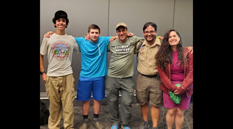 Après une randonnée de 160 kilomètres, des scouts juifs effectuent une réanimation cardio-pulmonaire dans un avion Un message de notre rédactrice en chef Jodi Rudoren