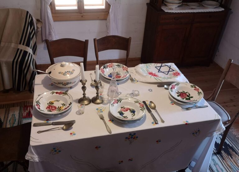 Des chansons yiddish pour le Shabbat à chanter en sirotant votre verre de thé Un message de la rédactrice en chef de Forverts, Rukhl Schaechter