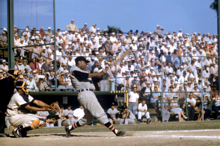 La vie de cette star du baseball ressemble à celle de Jackie Robinson — ce journaliste sportif juif veut s'assurer qu'il ne soit pas oublié Un message de notre rédactrice en chef Jodi Rudoren