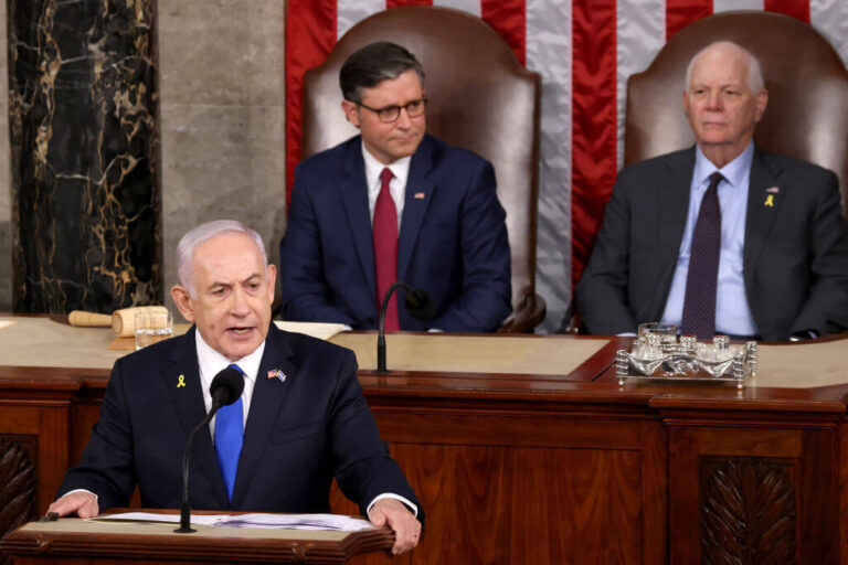 Netanyahou ridiculise les manifestants pro-palestiniens et s'adresse au Congrès
