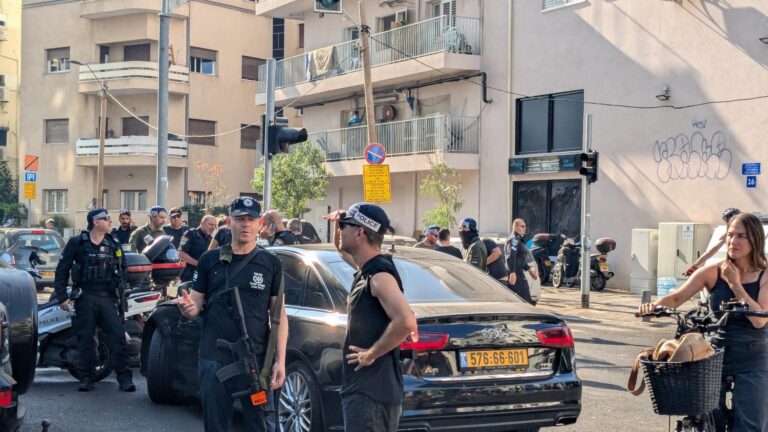 Un drone abattu par des Houthis au Yémen explose à Tel-Aviv, tuant 1 personne