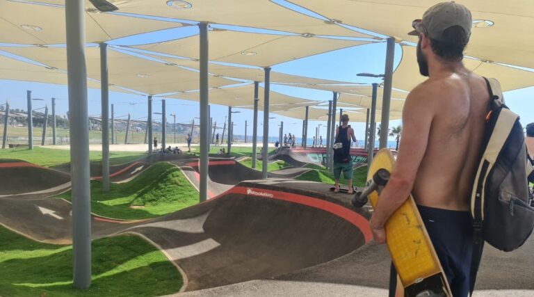 « C'est comme vivre dans deux réalités en même temps » : les Israéliens mènent une vie normale au milieu du danger et de l'anxiété