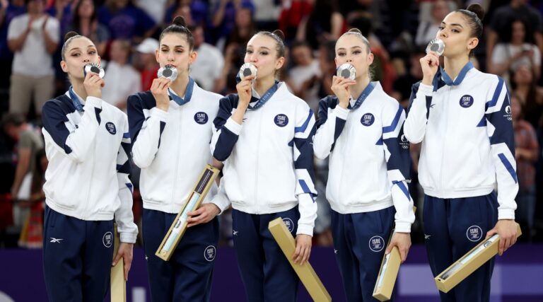 L'équipe israélienne de gymnastique rythmique remporte l'argent, la 7e médaille d'Israël à Paris Un message de notre PDG et éditrice Rachel Fishman Feddersen