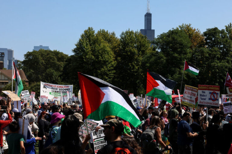 Au DNC, cette juive homosexuelle, anciennement orthodoxe, est « sans engagement » et fait pression pour un embargo sur les armes contre Israël. Un message de notre PDG et éditrice Rachel Fishman Feddersen
