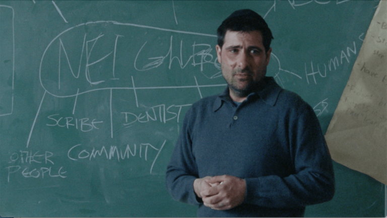 Carol Kane, Robert Smigel et Nathan Silver expliquent comment « Between the Temples » est une ode au questionnement juif et à l'apprentissage tout au long de la vie. Un message de notre PDG et éditrice Rachel Fishman Feddersen