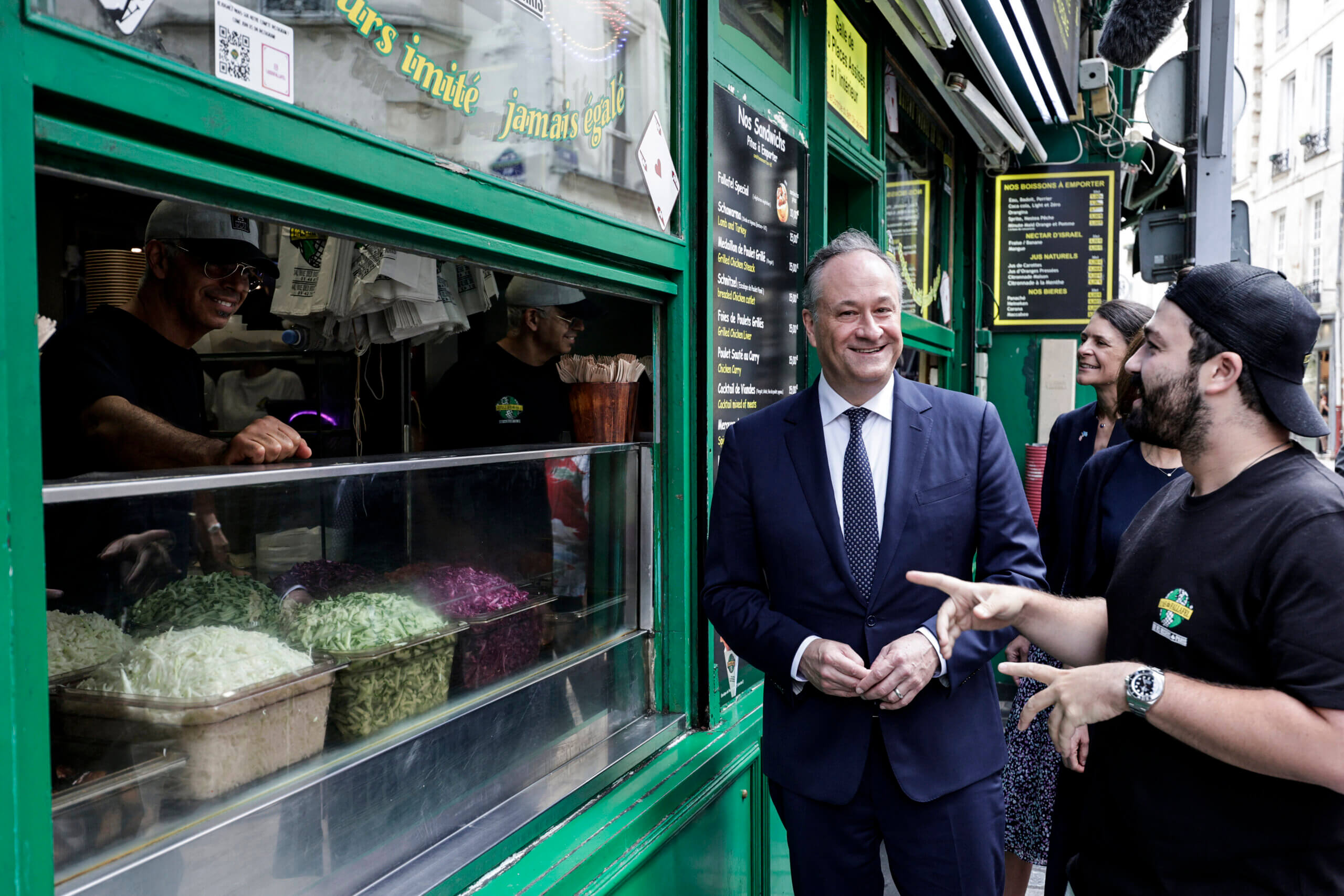 Comment Doug Emhoff incarne une forme très spécifique de joie juive Un message de notre PDG et éditrice Rachel Fishman Feddersen
