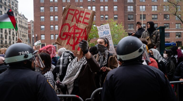 Deux groupes d'étudiants pro-palestiniens de l'université de New York et de Columbia affirment qu'Instagram a supprimé leurs comptes. Un message de notre PDG et éditrice Rachel Fishman Feddersen