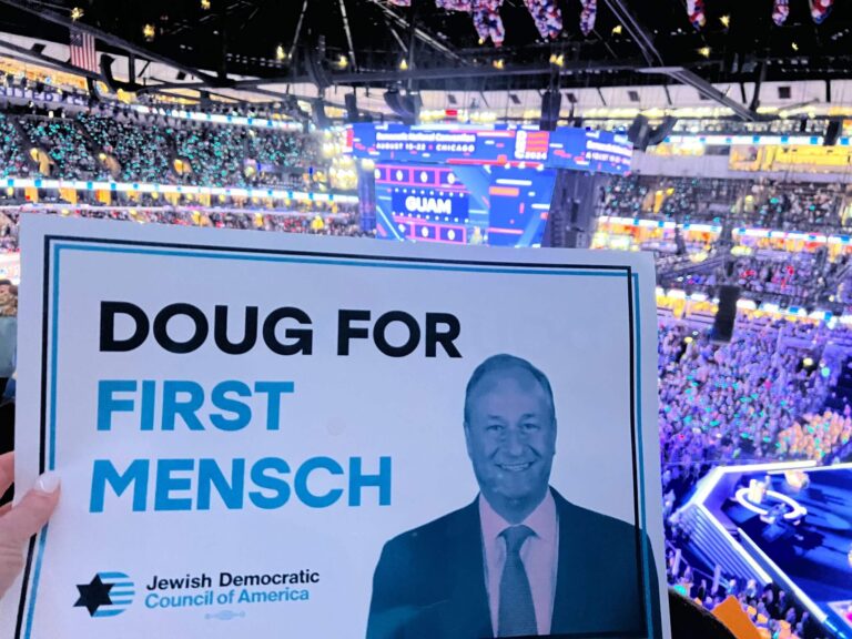 Doug Emhoff, le « premier homme » de la DNC, ravit les Juifs Un message de notre PDG et éditrice Rachel Fishman Feddersen