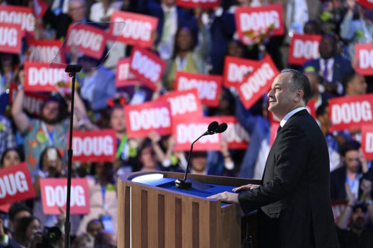 Doug Emhoff ne dit pas « Israël » — et fait à peine référence à l'antisémitisme — lors de la DNC mardi soir Un message de notre PDG et éditrice Rachel Fishman Feddersen