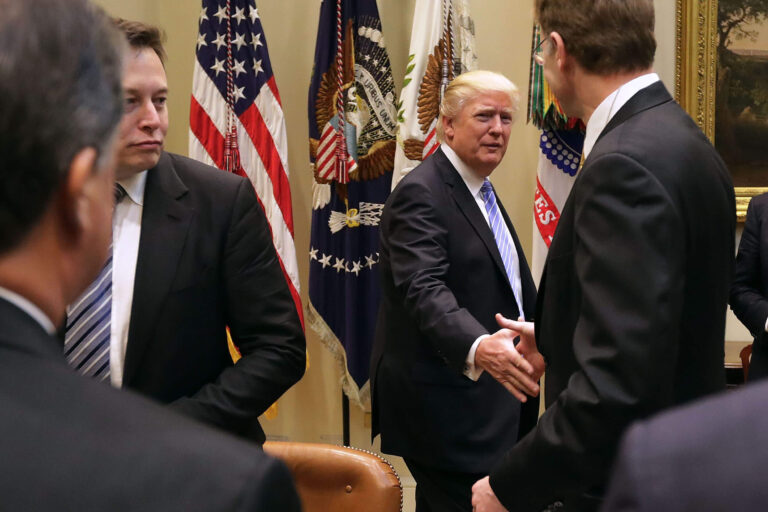 Elon Musk et Donald Trump veulent que nous vivions dans un monde de conspirations – vous pouvez deviner qui seront les boucs émissaires Un message de notre PDG et éditrice Rachel Fishman Feddersen