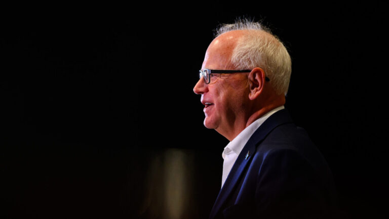 Le point sur les veepstakes de Harris : le bilan de Tim Walz sur Israël, l'éducation à l'Holocauste et l'antisémitisme Un message de notre PDG et éditrice Rachel Fishman Feddersen